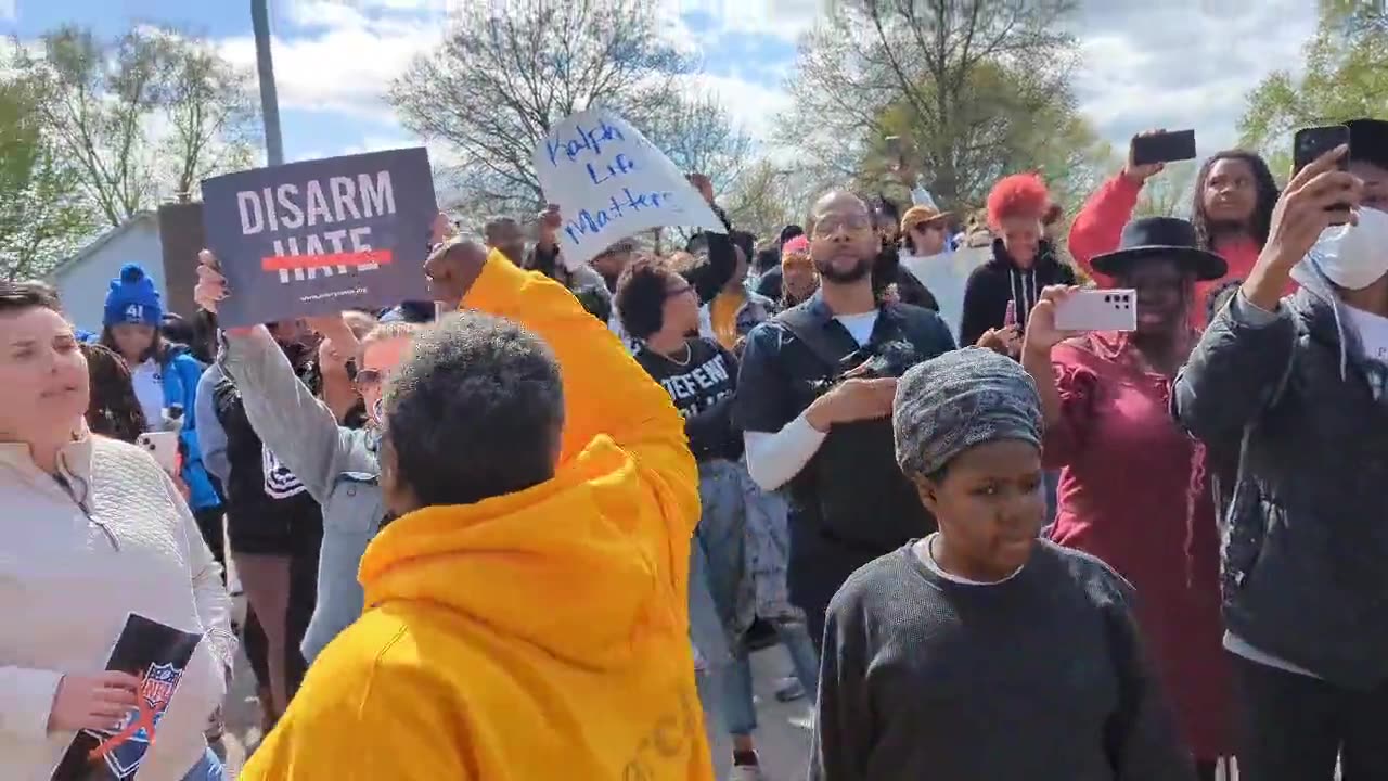 Anti-White Lynch Mob Out In Force Over a 'Bible Salesman' Who Got Shot Trying a B&E