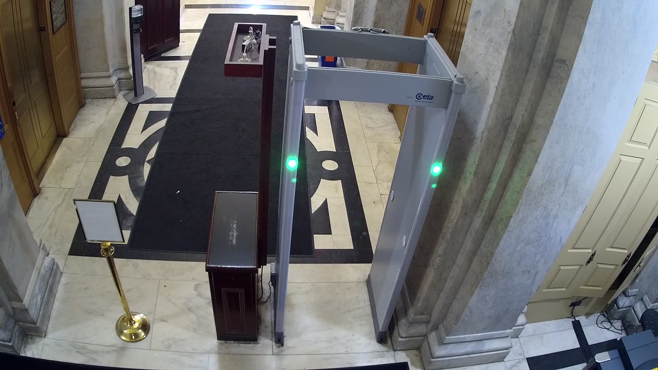 0163USCH01HouseCarriageDoor_2021-01-05_21h01min30s770ms.mp4