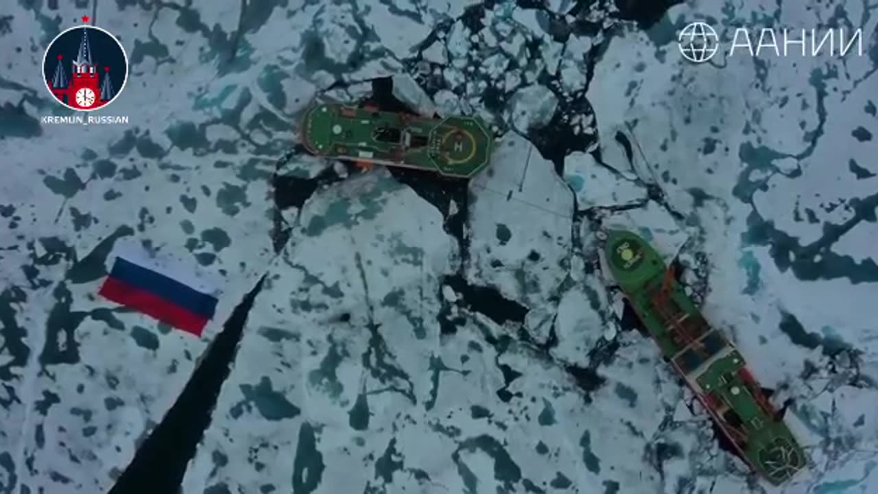 Na ledu Severního ledového oceánu byla rozvinuta ruská vlajka o rozměru 1,4 tisíce metrů čtverečních