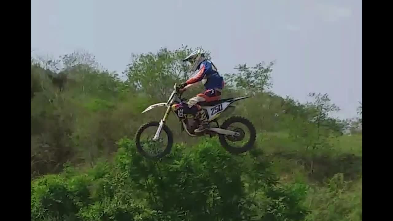 Husqvarna fc450 JUMPS