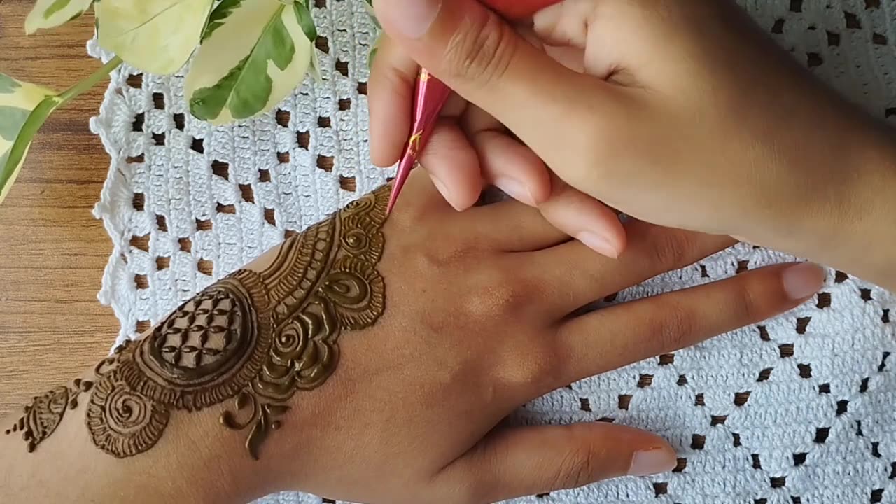 Arabic Henna designs! Very Beautiful and gorgeous Mehndi Design!