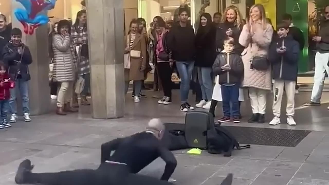 Amazing street show 🇮🇹 Jonathan Anzalone