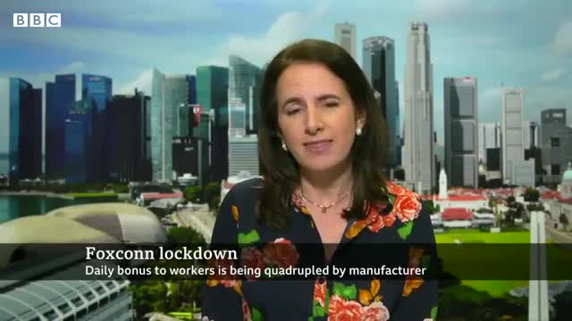 79_China's 'iPhone city' placed in Covid lockdown - BBC News