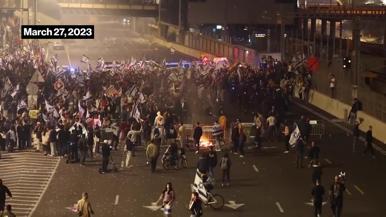 Israeli Police Use Water Cannons to Disperse Protesters