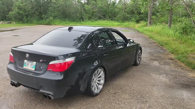 Straight Piped V10 BMW M5 E60 Donut