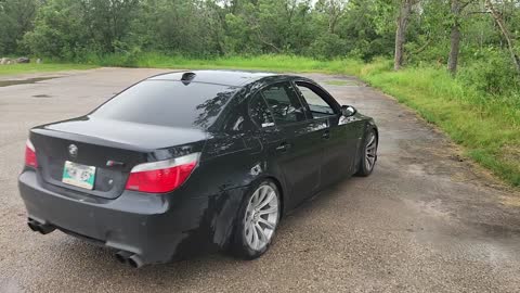 Straight Piped V10 BMW M5 E60 Donut