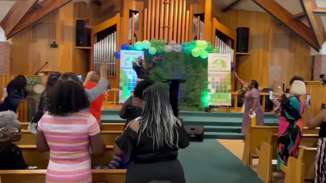 It got real real churchy!🔥🔥🏃🏿🏃🏿🏃🏽♀️ #ReneeWinston #PraiseBreak