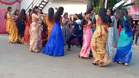 Tharu Wedding Dance Bhoojpuri Song laundiya London Se Layenge.