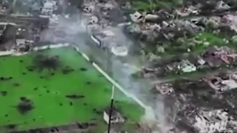 Ukrainian Tanks Fire on Russians in Bakhmut