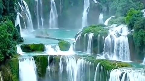 Detian Waterfall is a picturesque fairyland