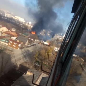 In the suburbs of Kyiv, the Giraffe shopping center is on fire