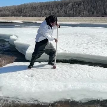 Breaking Ice in the North Pole: Witness the Struggle and Beauty of Arctic Exploration