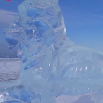 Beautiful ice sculptures 😍