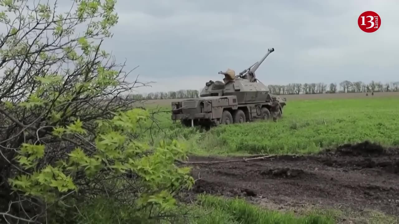 Ukrainian howitzers shell Russian positions near Avdiivka