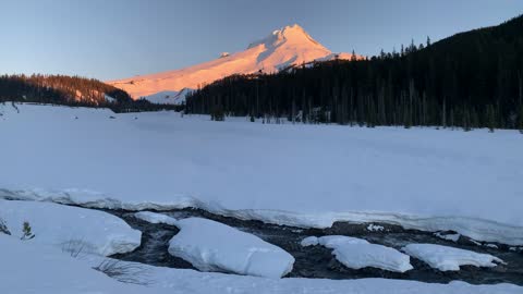 Ridge Overlooking White River – Mount Hood – Oregon – 4K