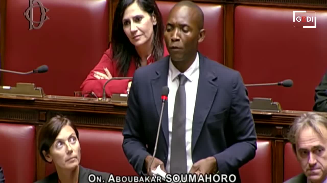 L'intervento di Aboubakar Soumahoro e il monito a Meloni: "Italiani si nasce ma anche si diventa"