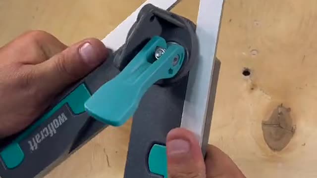 Quick and convenient construction angle measuring tool