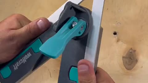 Quick and convenient construction angle measuring tool