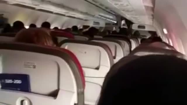 Video: Emergencia en el aeropuerto de Rionegro por avión de Latam al que se le incendió una llanta 2