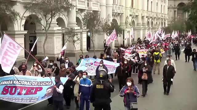 Clashes at anti-government protests in Peru