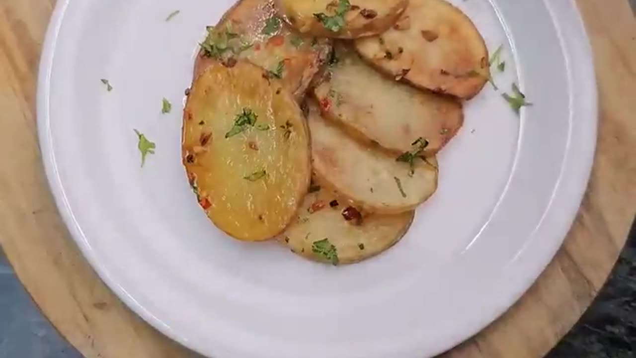 Garlic potatoes chips