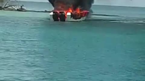 Video: Lancha se incendia en Islas del Rosario