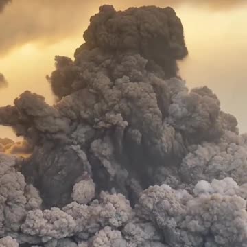 Spectacular eruption of the volcano Stromboli, north of Sicily, this Sunday.