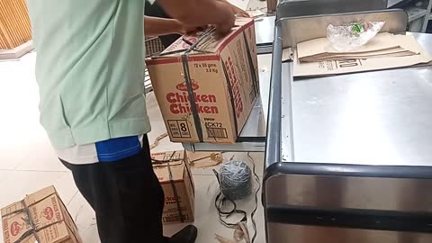 How baggers here in Philippine supermarket pack your grocery.