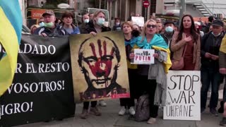 Javier Bardem protests outside Russian embassy