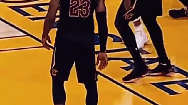 Cold Photo of LeBron vs The Splash Bro's!😈