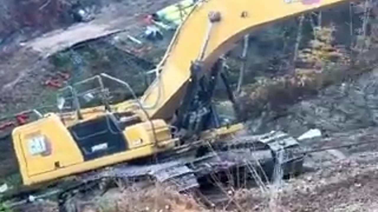 Minatori hanno volontariamente costruito una strada in una settimana