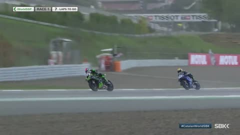 Rain cause havoc in the CLOSING MOMENTS of #WorldSSP Race 1 at Barcelona in 2020 | #CatalanWorldSBK