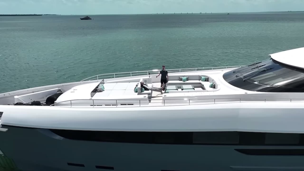 $1 vs $1,000,000,000 Yacht By Mr Beast