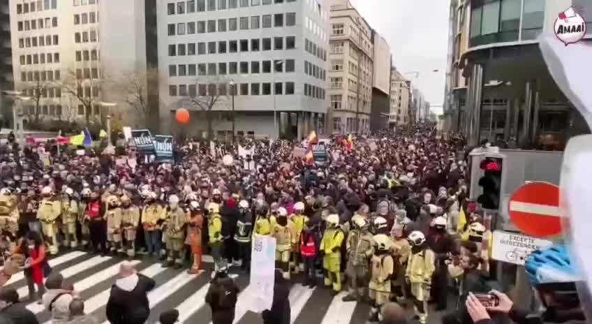 Belgium, Firefighters and care workers joined by the public in protest