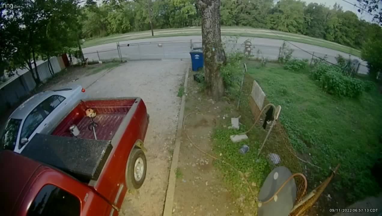 Dallas Police Seeking to ID suspect & SUV Involved in Hit & Run That Killed a Bicyclist This Morning