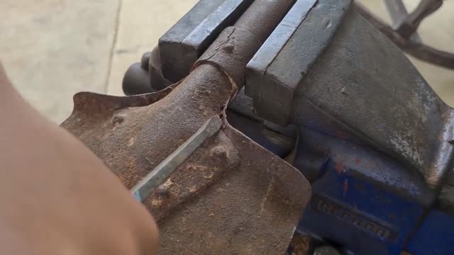 Restoring a WWII Thai Army Shovel Part 2: Restoring is a bit of a pain.