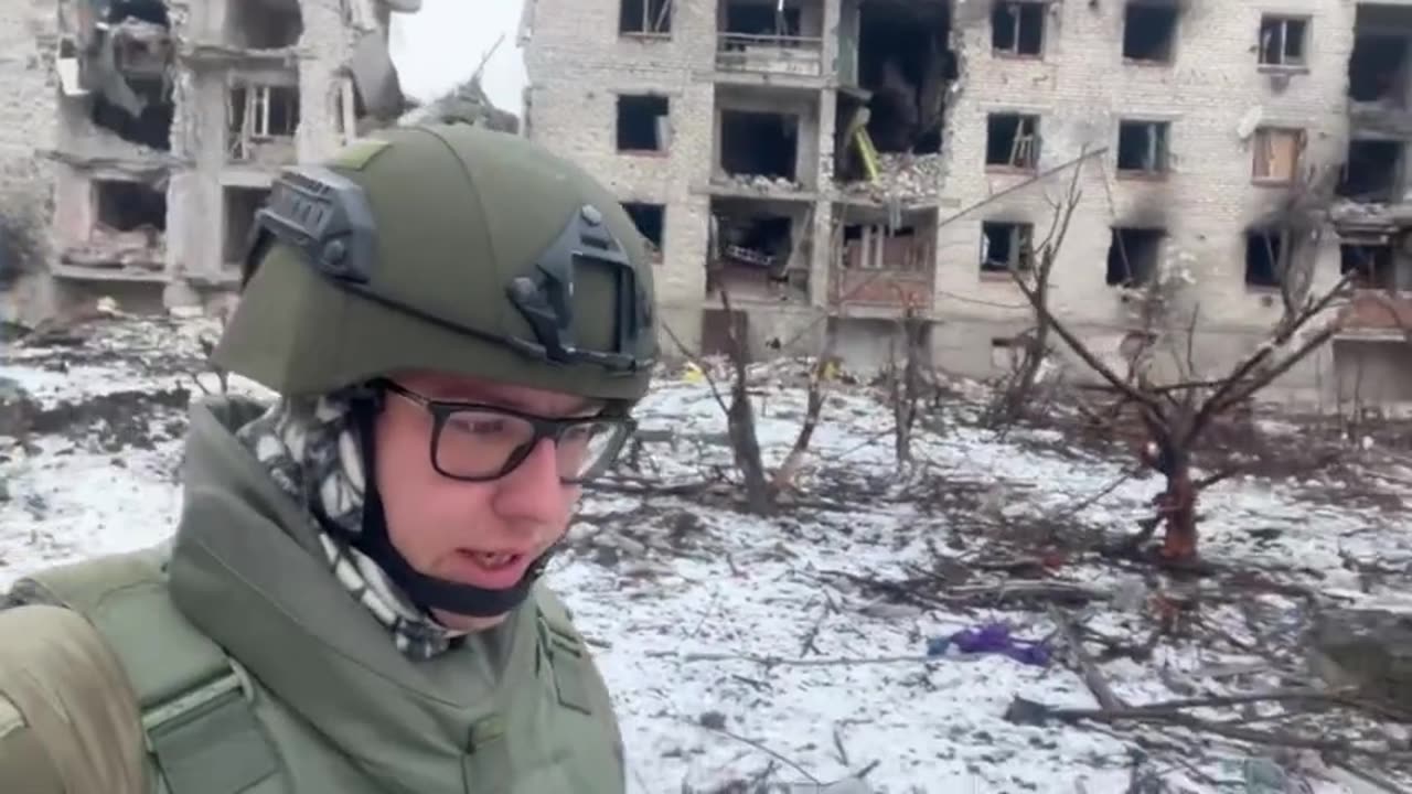 Με κόκκινες σημαίες που απεικονίζουν τον Ιησού Χριστό