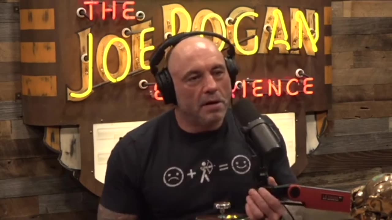 Joe Rogan Demolishes The Media For Ignoring Real News To Obsess Over Jan 6