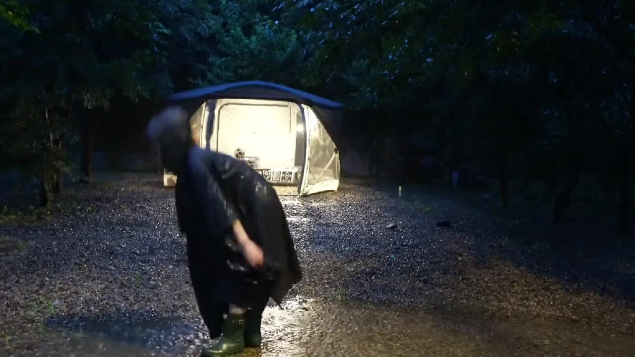 Of course, we have to go camping in rainy days. Isn't it good to play with water happily