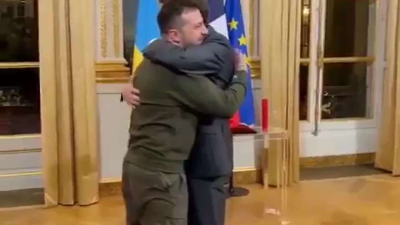 What is even going on here!!!? 😂 Trudeau is going to get jealous!