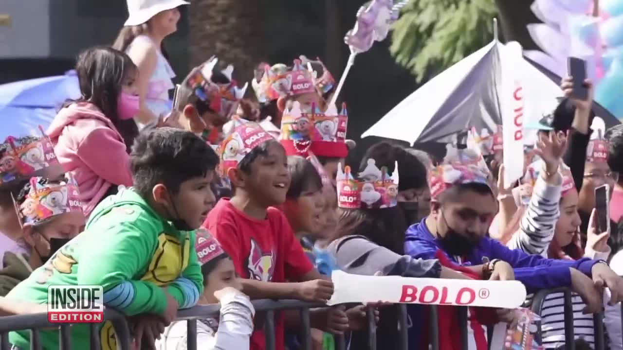 Christmas Comes Early to Mexico