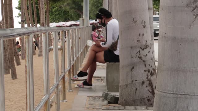 THAI GIRLS ON JOMTIEN