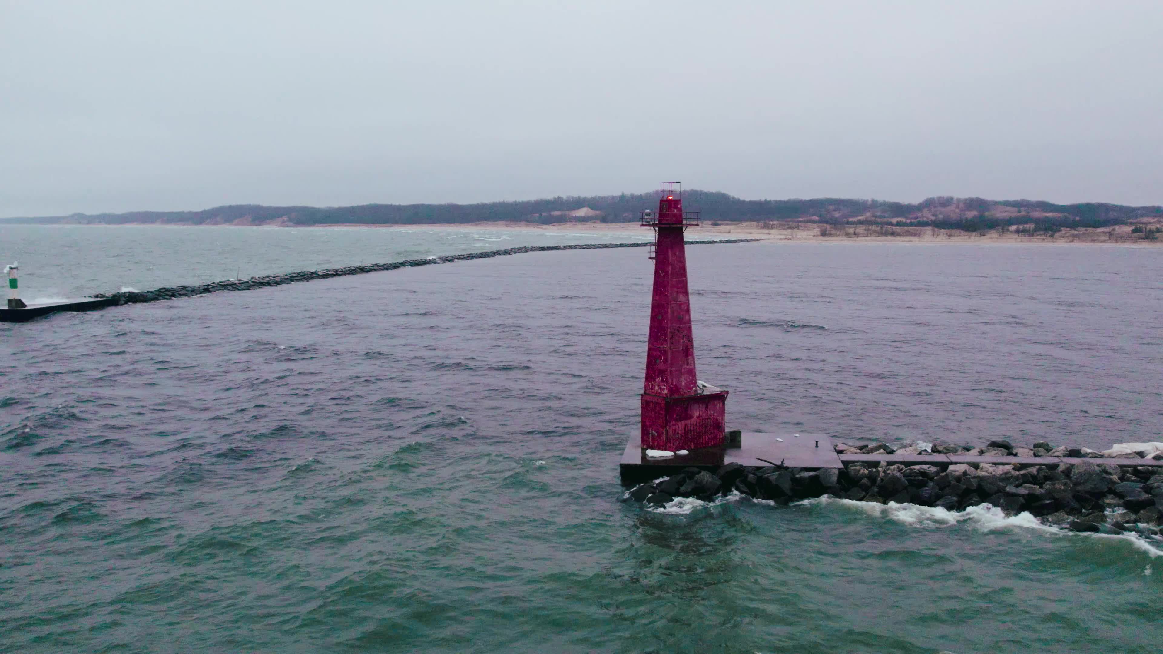 Circling the Muskegon Michigan Lighthouse in 4k