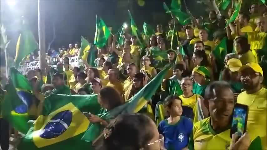 MOVIMENTO INTENSO NA FRENTE DO 24º BATALÃO DE INFANTARIA DE SELVA