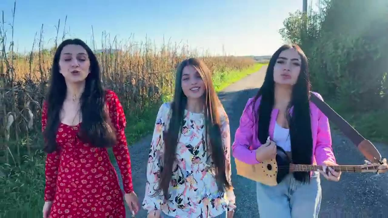 Trio Mandili in Italy - La luce elettrica