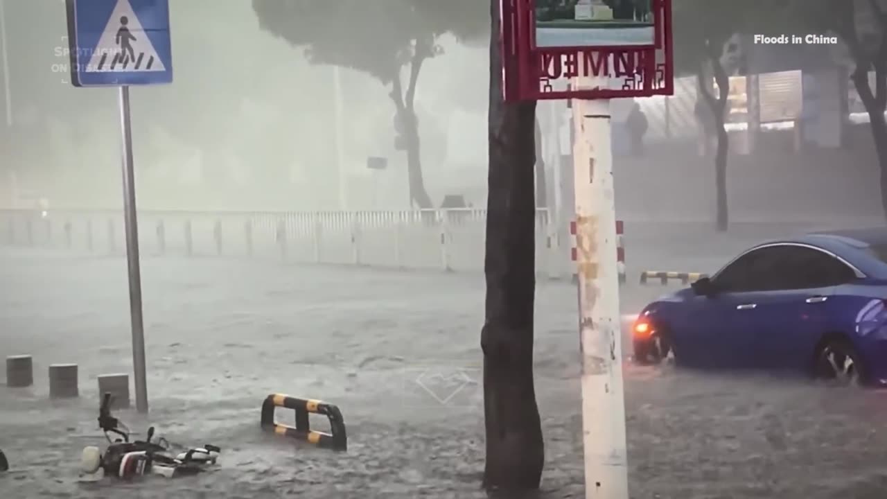 Monster Flood Destroys Bridges in Seconds! Most Horrific Natural Disasters in China Caught On Camera