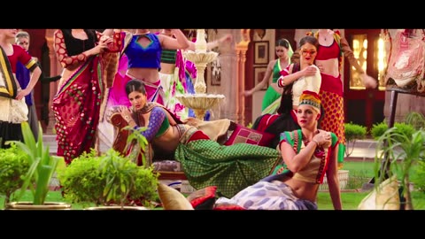 Khuda bhi jab tujhe mere pass dekhta hoga... #sunnyloini