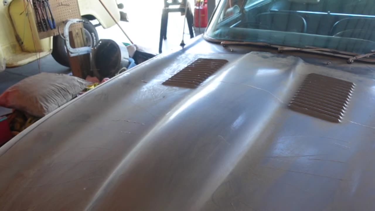 Jaguar E-Type S1 Oil Leak(s) Found & Pulling & Re-Fitment Of The Bonnet. Dye Used To Trace Leaks.