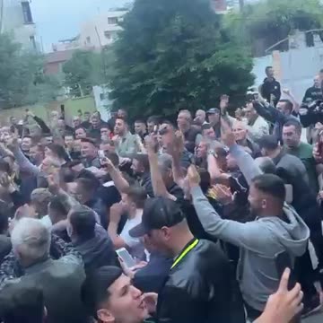 Kryeson Fisnik Qosjes, Kavaja shpërthen në festë