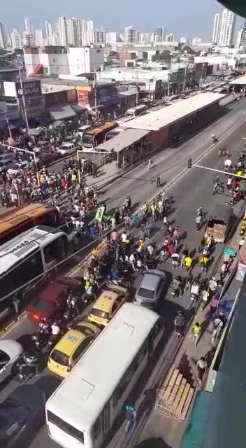 Monumental trancón en Bazurto por protestas